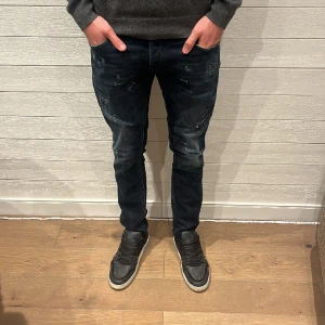 Dondup jeans - Dondup George senaste modellen, skick 10/10 aldrig använda, köpta för 3699 och säljs för 1199