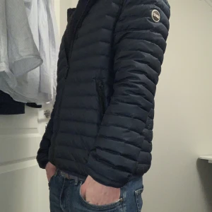 Colmar jacka  - Säljer nu min colmar jacka då jag inte använder den längre, hör av er 