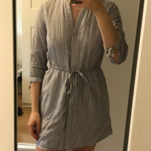 Skjortklänning  - Aldrig använd 