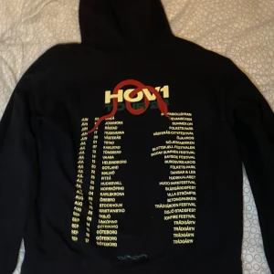 Hov1 merch  - andvänd max 3-5gånger, fint skick, st S💕 köptes på koncerten för 600kr. Pris kan alltid diskuteras