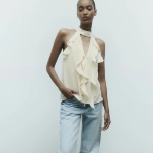 Zara blus  - Jätte fin blus från zara, använt 3 gånger. Den är som ny 💓💓