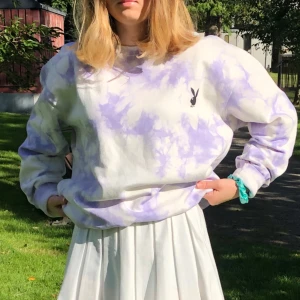 Playboy sweatshirt  - Jättefin sweatshirt köpt från Asos, säljer pågrund av att den inte är min stil längre!  Bra skick förutom att kaninen har börjar lossna lite
