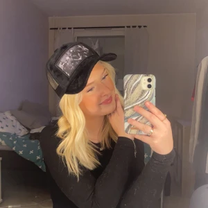 Keps  - Säljer en keps åt min kille, endast testad, säljer då han inte han skicka tillbaka den, skriv vid frågor eller fler bilder 