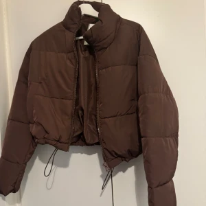 Jacka - Puffer jacket storlek XS, aldrig använd.