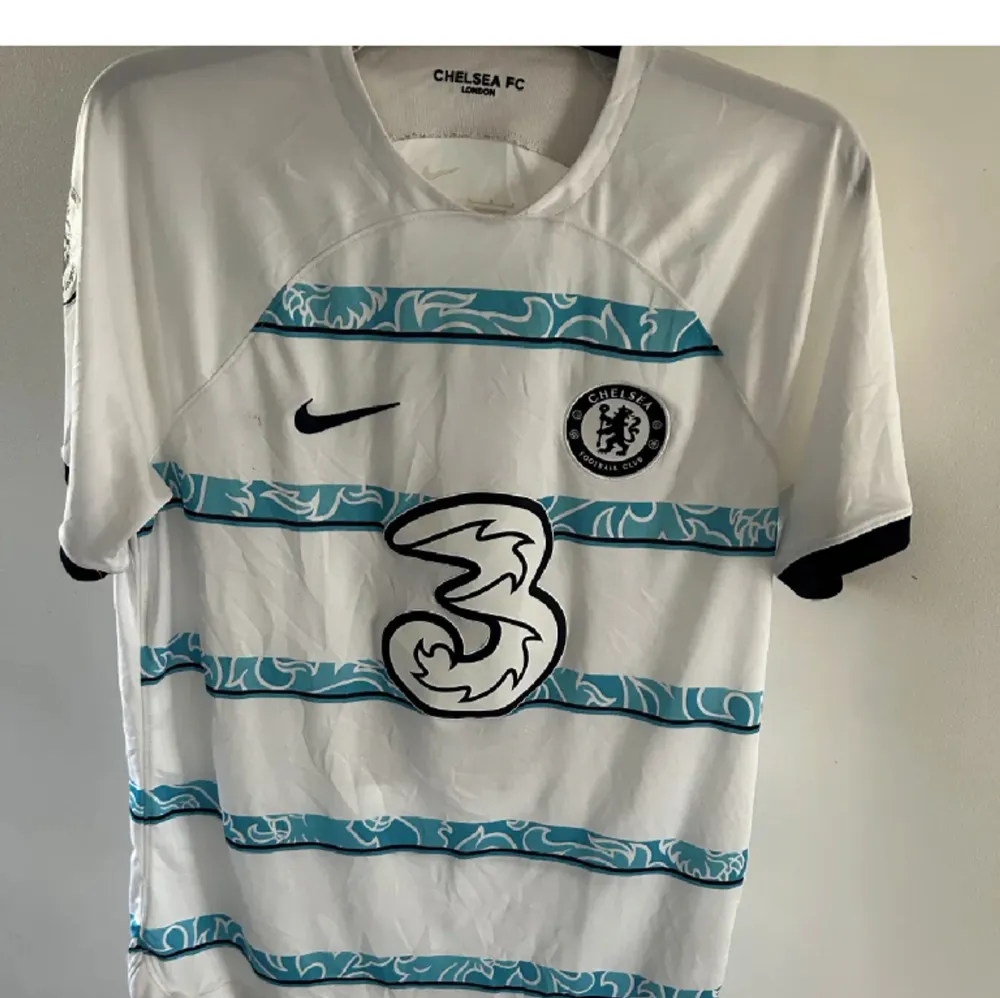 Säljer av denna Chelsea tröja med joao Felix!. T-shirts.