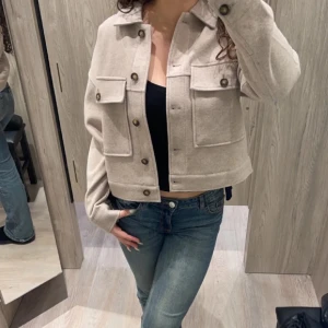 Kappa - Jätte fin kappa som endast är testad så nyskick! Tyvärr blivit för liten för mig, säljer för halva priset då jag bara vill bli av med den, nypris 799❤️ pris kan diskuteras 