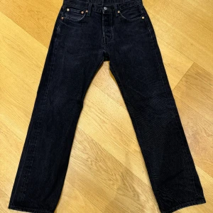 Levis 501  - Snygga svarta Levis jeans, modell 501. 