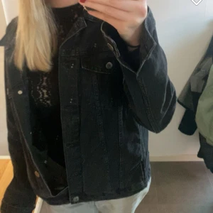 Jeansjacka  - Jeansjacka i storlek M💓