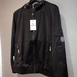 Windbreaker Moncler - Moncler windbreaker ny aldrig använd Storlek M passar S/M