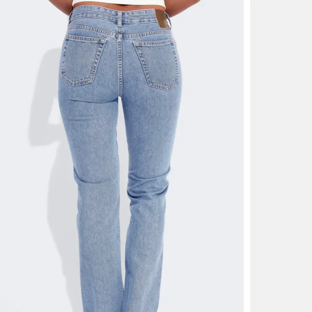 Säljer mina Jp low straight 550 jeans från bikbok pågrund av att de har blivit för små. Använt fåtal gånger! Köpare står för frakt. Jeans & Byxor.
