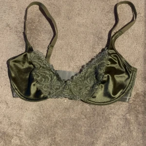 Grön Lounge BH - Aldrig använt den, strl 75B