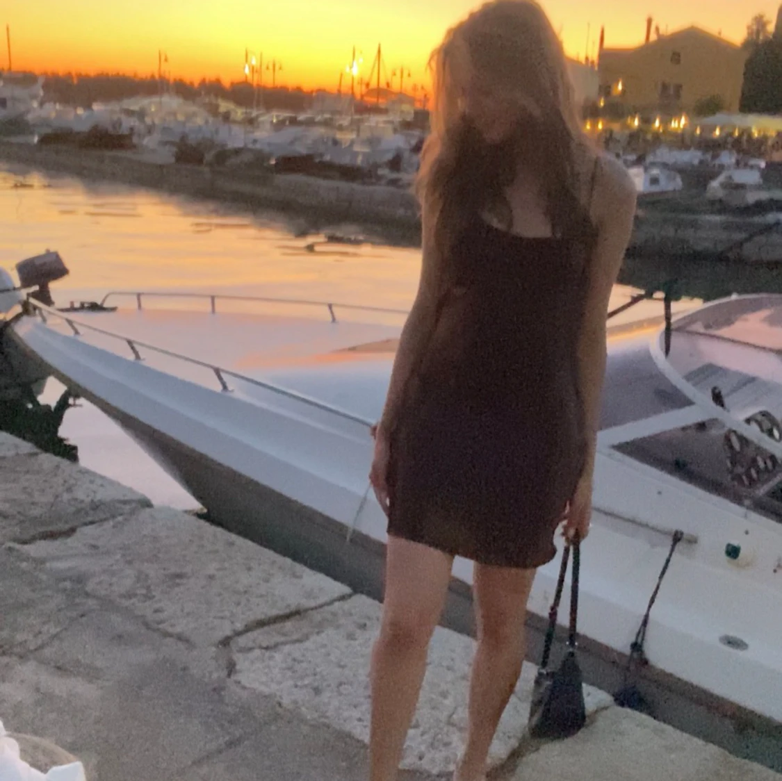 Brun satin klänning - 93