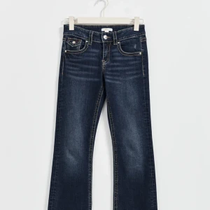 Lågmidjade Jeans - Storlek 164. Liknar True Religion jeansen! Använda 3 gånger!