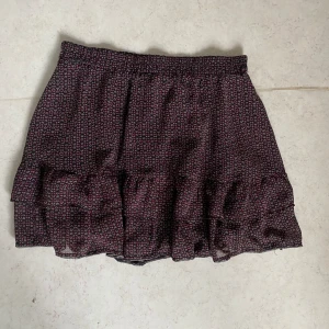 Volangkjol - Superfin volangkjol från Kappahl storlek 158/164