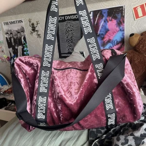 Victoria secret pink sports bag. - Från 2018 köpt i New york. 300 kr.  Väldigt bra skick Upphämtning i Malmö