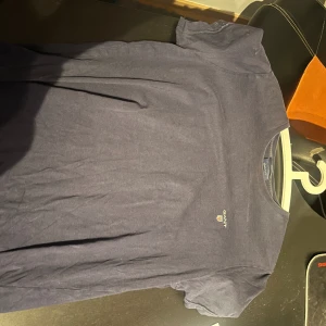 Gant T-shirt - Använd Blå Gant T-shirt. 