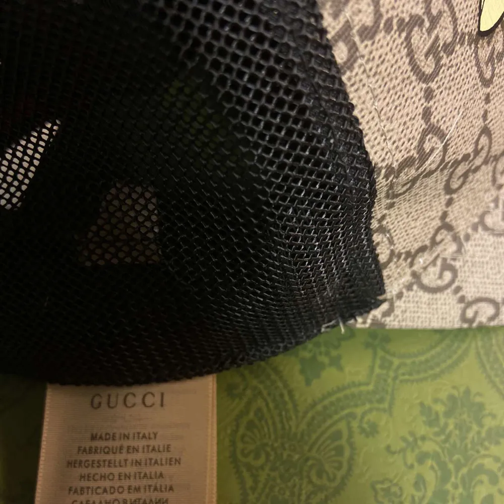 Säljer nu denna Gucci bee kepsen då den aldrig används mer. Storlek M och nypris 3250🙌🏼kvitto finns . Accessoarer.