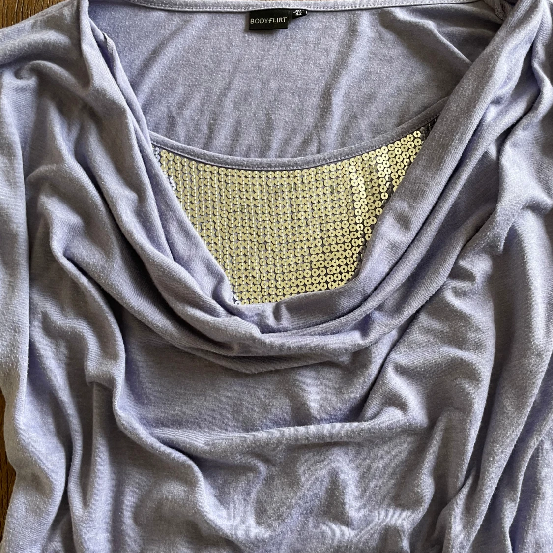 Fin festtopp med paljetter💗 - 90