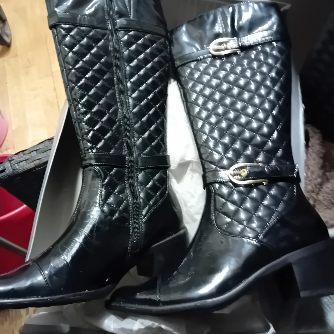 SÄLJER OANVÄNDA ÄKTA" GINO VENTORI "STÖVLAR STORLEK 39 ,MEN PASSAR ÄVEN STORLEK 38 - 90