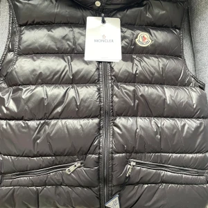 Moncler Gui down vest - Helt ny moncler väst. Nypriset ligger runt 8000kr