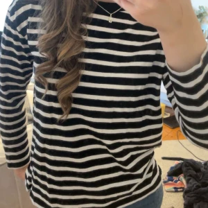 Randig tröja - Fin randig tröja ifrån lager 157, bra skick💕