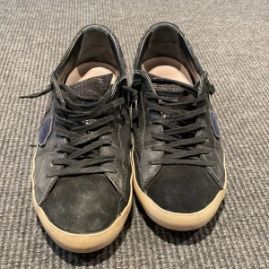 Philippe model skor - Använda skor i bra kondition och skorna är stora i storleken