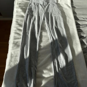 JUICY BYXOR - Juicy byxor till salu som ej längre passar mig! Bra skick , använda några gånger. Pris går att diskuteras