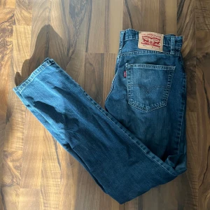 Levi’s Jeans 511 Slim, blå - Sjukt snygga Levis jeans som funkar till allt. Hög kvalitet med 9/10 skick. Original pris 1099kr. Hör av dig för frågor!