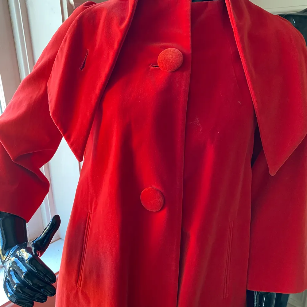 Georgous red velvet 100% cotton exterior size small. Could fit a medium. Purchased from the Victoria secret catalog. Worn maybe twice. 3/4 length sleeves, has pockets!  I paid a lot for this back then. . Jackor.