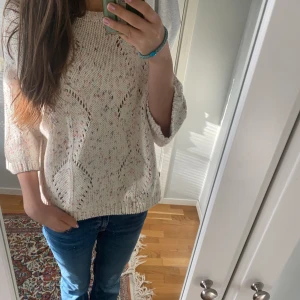 Trekvartsärmad tröja - Supersnygg tröja, liten i storlek 💞