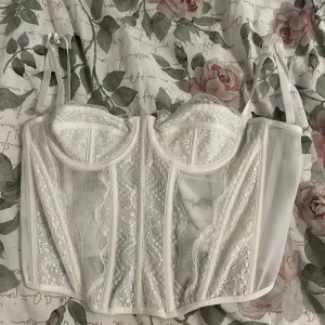 Korsett topp - Jätte fin korsett topp😍endast använd 1 gång