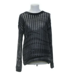 Stickad tröja - Stickad tröja med mönster från märket Oui 🩷 Köpt från sellpy men har aldrig kommit till användning. Storlek 36