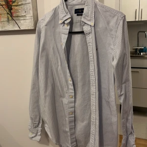 Polo skjorta  - Som ny använd två gånger Ord pris 1000 Mitt pris 200