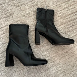 Klacksko - Fina boots skor från bershka storlek 36. Använda en gång