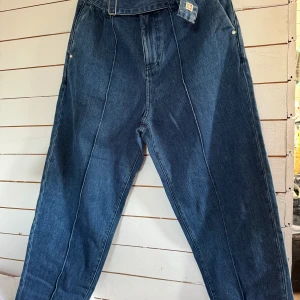 Scotch & Soda jeans stl. 29/30 - Superfina Jeans i storlek 29/30 från Scotch & Soda - Amsterdam Blauw. Helt oanvända! Frakt tillkommer.