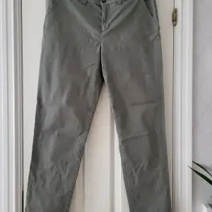 Stretchiga gröna jeans/kostymbyxor i storlek L. Jättefint skick. 
