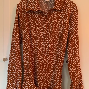 Sommarklänning💓 - Jätteskön fin klänning som funkar jättebra till sommaren!💘 Den är i storlek xs men funkar även som s! Hör av er för fler frågor+bilder! 