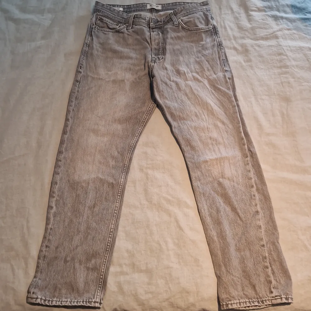 Säljer mina Jack & Jones jeans. Strl W31 L30. Priset kan diskuteras👍. Jeans & Byxor.