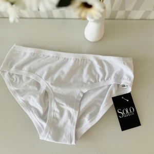 Oanvända vita trosor - Oanvända vita trosor från Solo soprani st. S ☀️