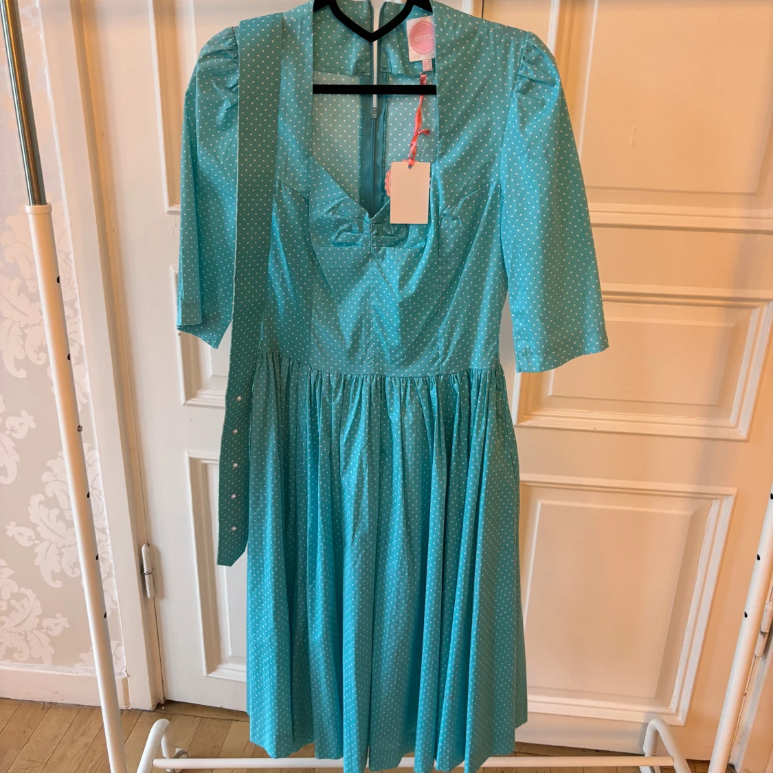 Prickig klänning med skärp, Emmy design  - 93