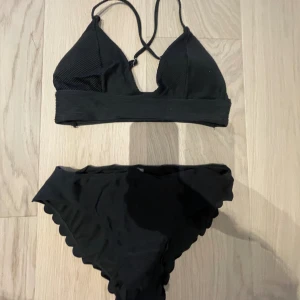 Svart Bikini - Super fin bikini, använda några gånger men inga defekter💗