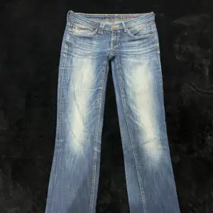 Måste sälja lite jeans då jag har för många:( fler mått kan ni få privat!🌸