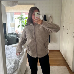 Fleecejacka - Fin aldrig använd fleecejacka från Lager 157! Från herravdelningen!