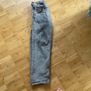 Empyer  - Ett par feta empyre byxor ganska bra skick jag säljer dom för att jag inte använder dom pris. kan diskuteras. Fraktar bara