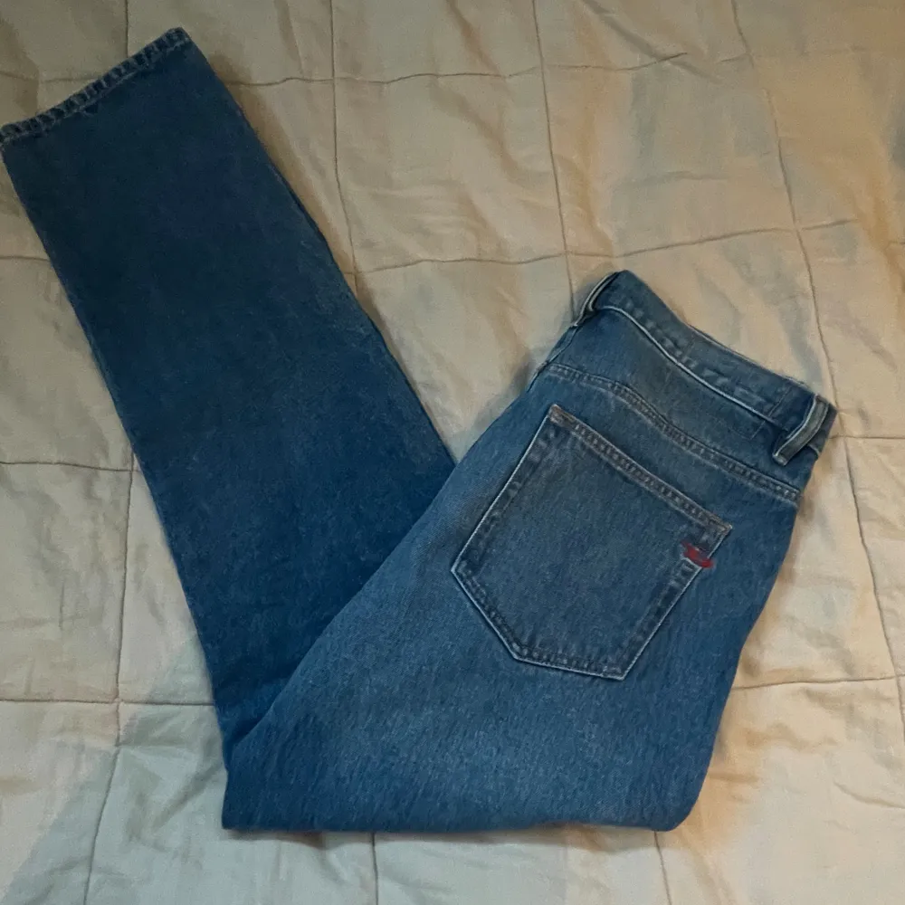 Säljer mina diesel jeans då de är för stora. Inga defekter, nypris ligger på 1000kr. Passar 180cm cirka, vet ej då de inte passade mig. Kontakta vid frågor!. Jeans & Byxor.