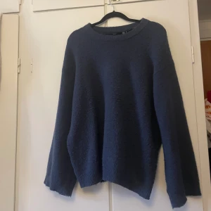 Stickad blå tröja - Mörkblå stickad tröja💙 säljer pga att den är för stor