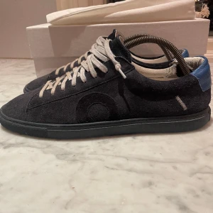 Oliver cabell skor - Säljer nu mina jätte snygga Oliver cabell skor då dem inte kommer till användning längre. 8/10 skick med en liten skada på innersulan. Ord pris ca 3000kr.  Små i storleken. Skriv vid funderingar!