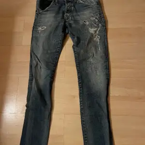Säljer ett par Jack & Jones jeans i storlek 28/32 i fint skick då dom har blivit försmå 