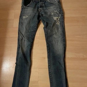 Jack & Jones jeans - Säljer ett par Jack & Jones jeans i storlek 28/32 i fint skick då dom har blivit försmå 