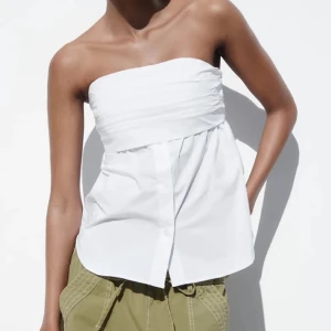 Vit bandeau topp - Säljer vit bandeau topp i storlek xs 🥰 Skriv privat för mer bilder eller frågor❤️